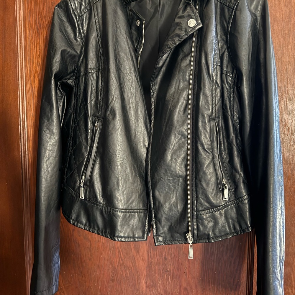 Black Jacket - Picture 3 of 11